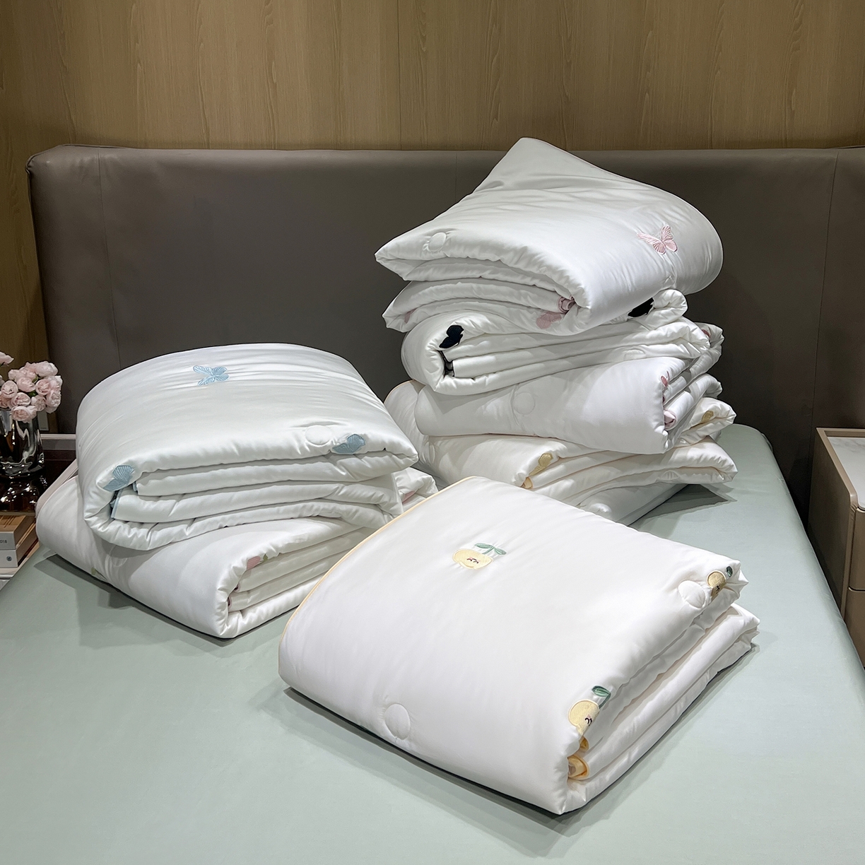 91家纺网 家纺一手货源 找家纺 （总）晨曦家纺 2026新款水洗天丝真丝绣花夏被四件套夏凉被高档刺绣