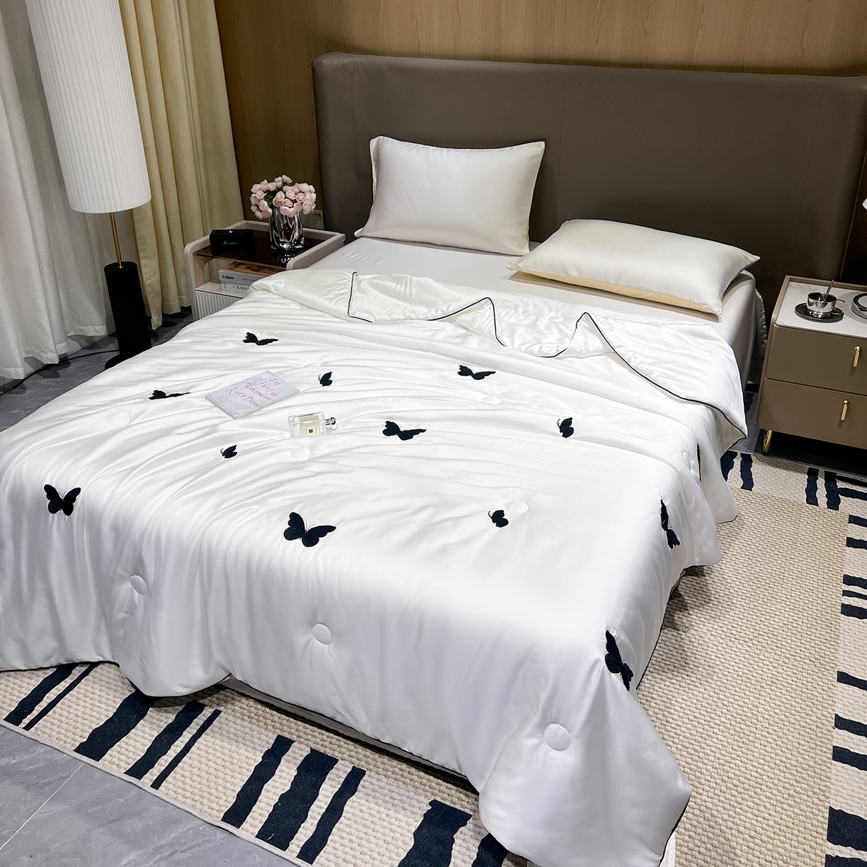 91家纺网 家纺一手货源 找家纺 晨曦家纺 2026新款水洗天丝真丝绣花夏被四件套夏凉被高档刺绣 墨蝶栖雪