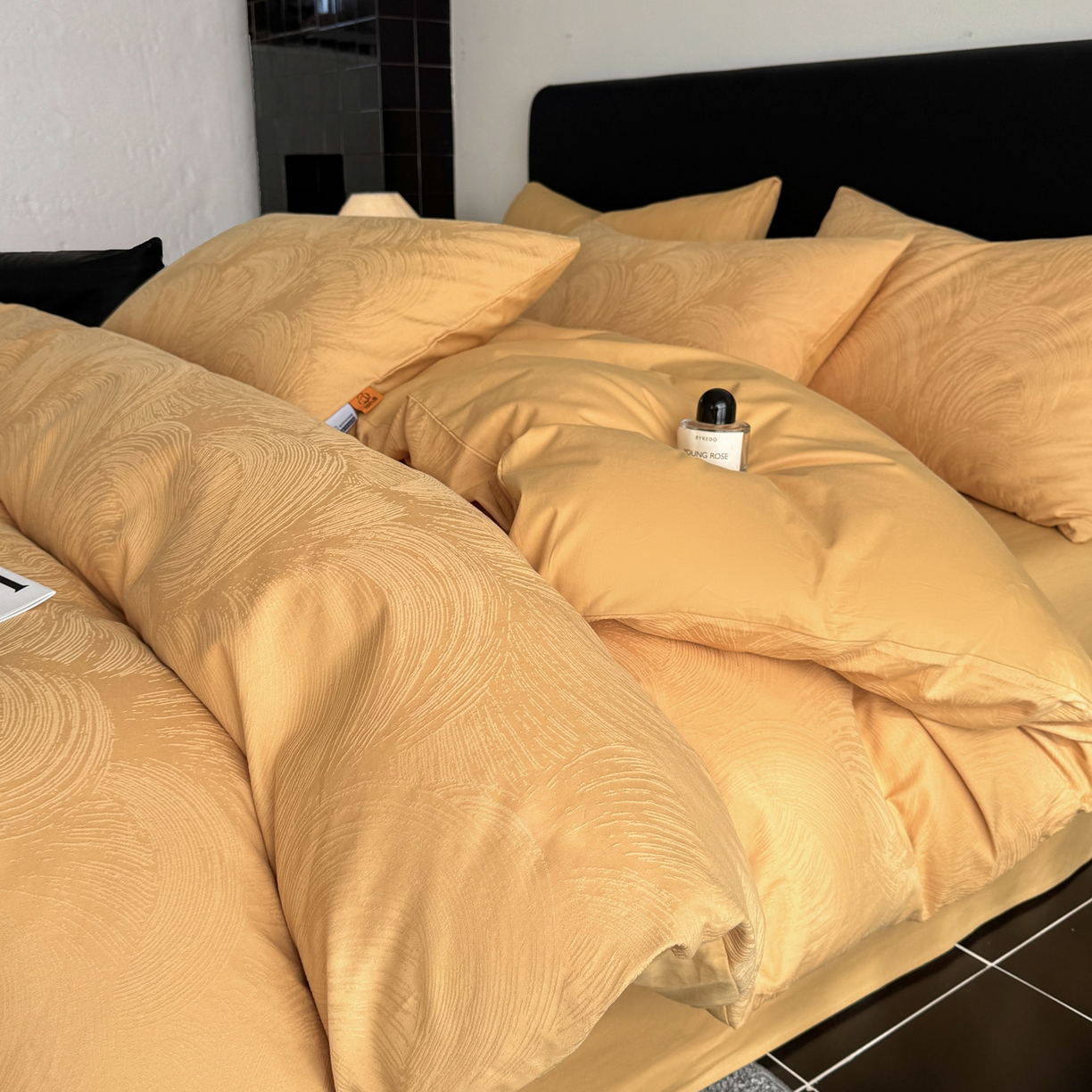 91家纺网 家纺一手货源 找家纺 女子家纺 2026新款40支全棉提花四件套--彩绘系列 彩绘-橘光