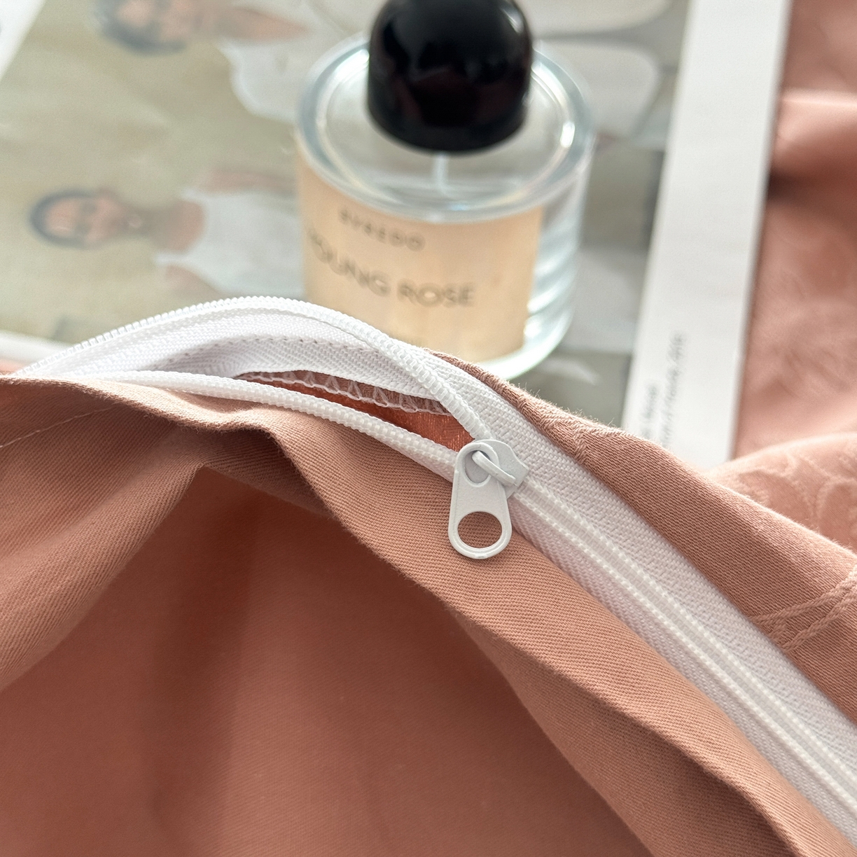 91家纺网 家纺一手货源 找家纺 女子家纺 2026新款40支全棉提花四件套--彩绘系列 粉嫩-梅影