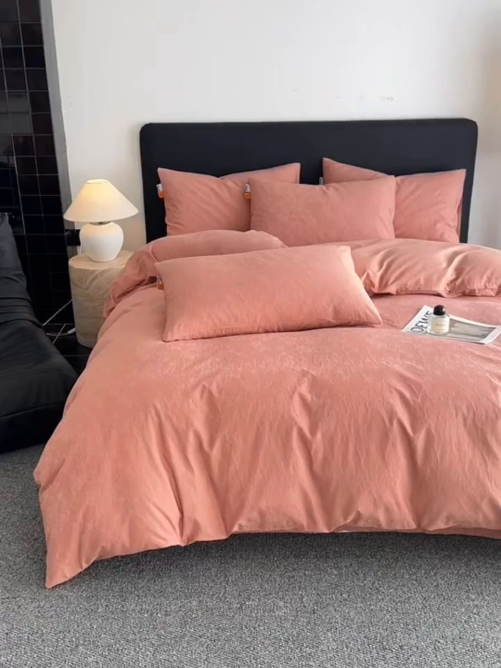 91家纺网 家纺一手货源 找家纺 女子家纺 2026新款40支全棉提花四件套--彩绘系列 粉嫩-梅影