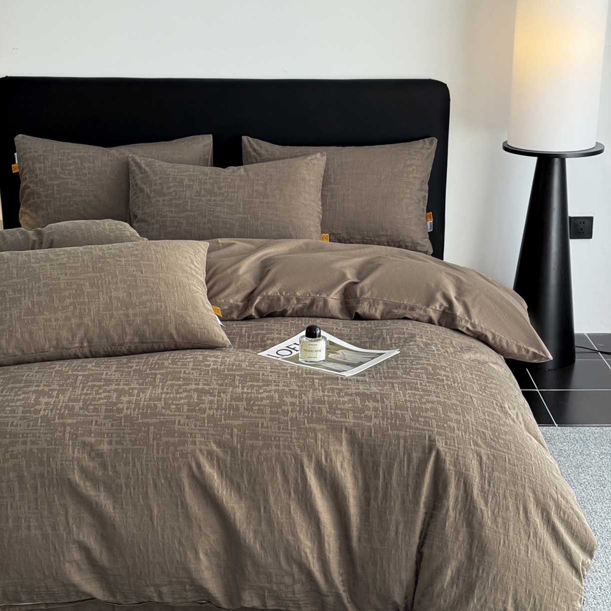 91家纺网 家纺一手货源 找家纺 女子家纺 2026新款40支全棉提花四件套--彩绘系列 摩卡暗纹