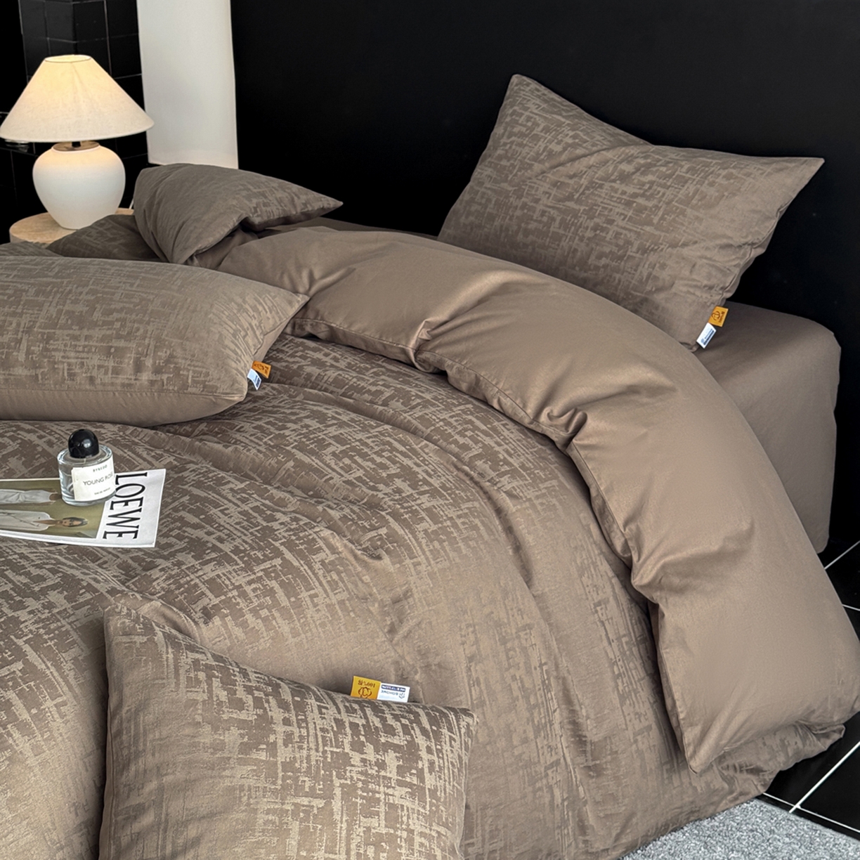 91家纺网 家纺一手货源 找家纺 女子家纺 2026新款40支全棉提花四件套--彩绘系列 摩卡暗纹