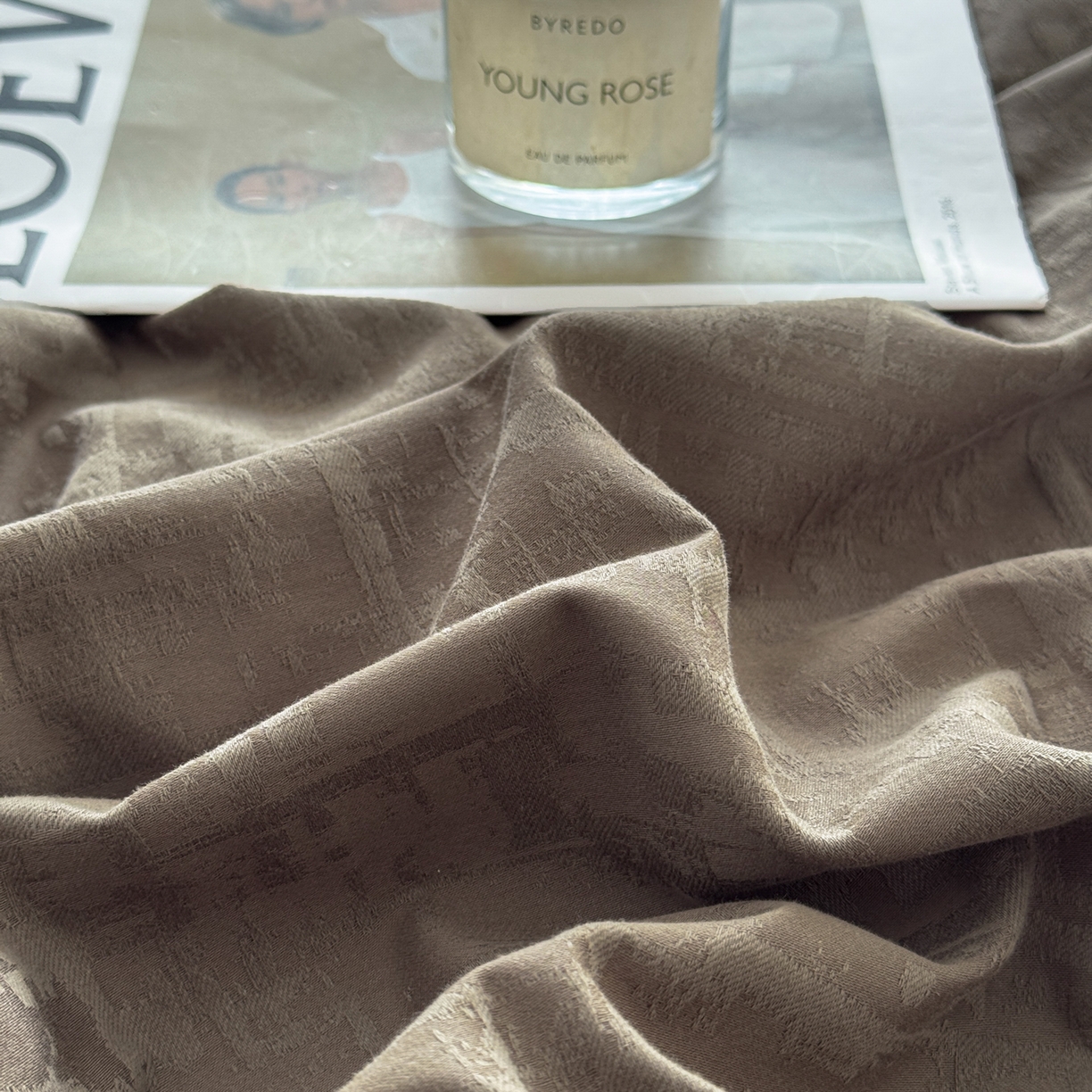 91家纺网 家纺一手货源 找家纺 女子家纺 2026新款40支全棉提花四件套--彩绘系列 摩卡暗纹