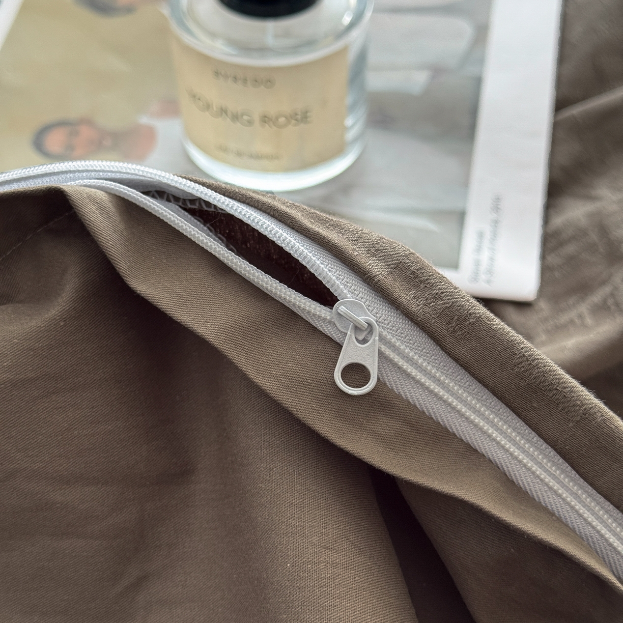 91家纺网 家纺一手货源 找家纺 女子家纺 2026新款40支全棉提花四件套--彩绘系列 摩卡暗纹