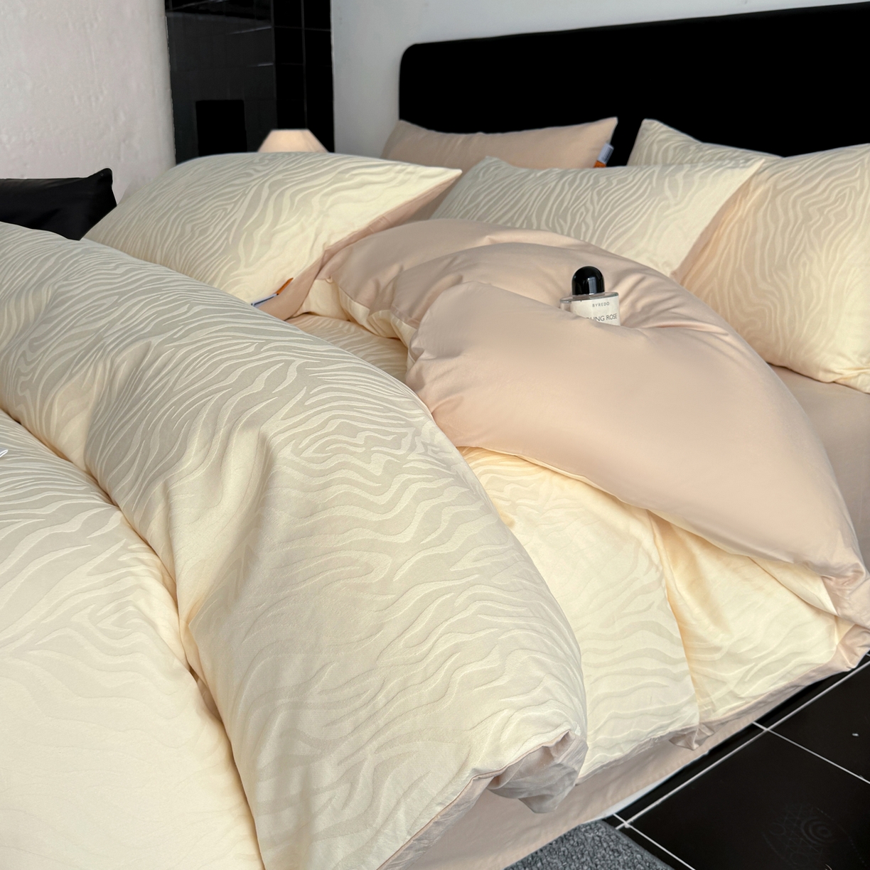 91家纺网 家纺一手货源 找家纺 女子家纺 2026新款40支全棉提花四件套--彩绘系列 青禾纹-奶咖