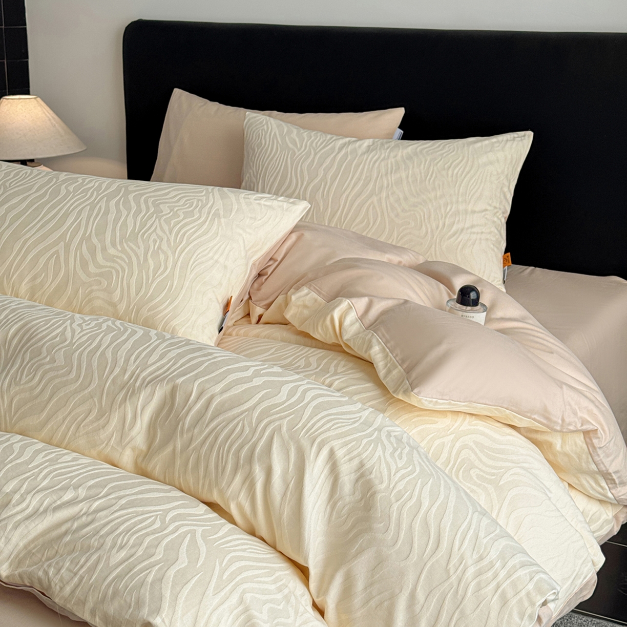 91家纺网 家纺一手货源 找家纺 女子家纺 2026新款40支全棉提花四件套--彩绘系列 青禾纹-奶咖