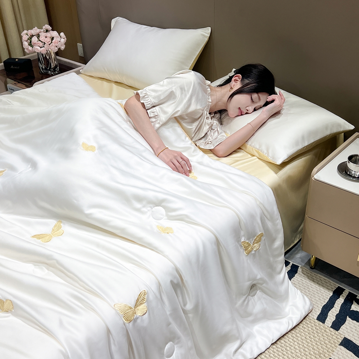 91家纺网 家纺一手货源 找家纺 晨曦家纺 2026新款水洗天丝真丝绣花夏被四件套夏凉被高档刺绣 流金蝶梦