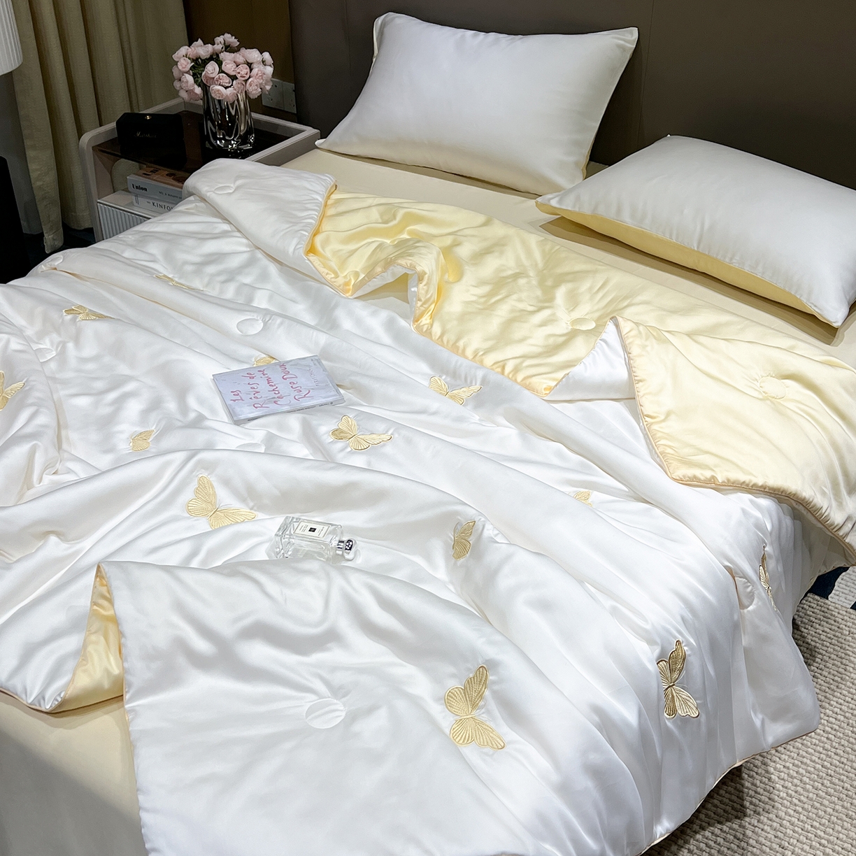 91家纺网 家纺一手货源 找家纺 晨曦家纺 2026新款水洗天丝真丝绣花夏被四件套夏凉被高档刺绣 流金蝶梦