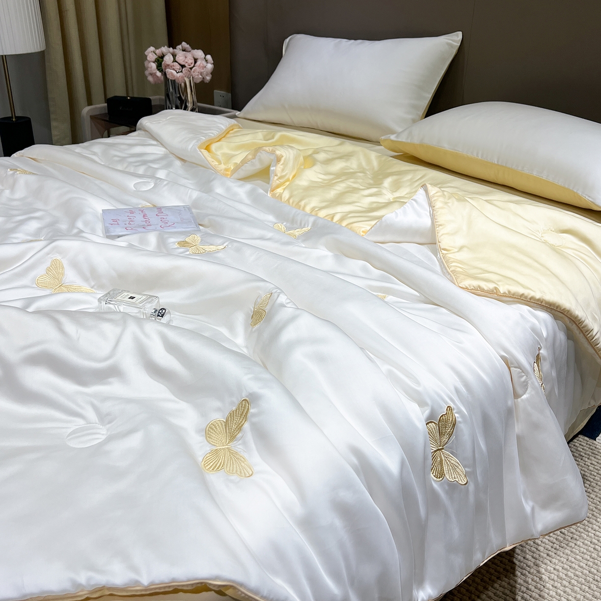 91家纺网 家纺一手货源 找家纺 晨曦家纺 2026新款水洗天丝真丝绣花夏被四件套夏凉被高档刺绣 流金蝶梦