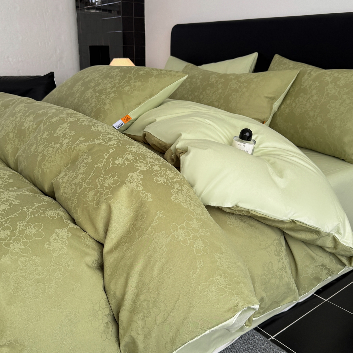 91家纺网 家纺一手货源 找家纺 女子家纺 2026新款40支全棉提花四件套--彩绘系列 青枝-梅影