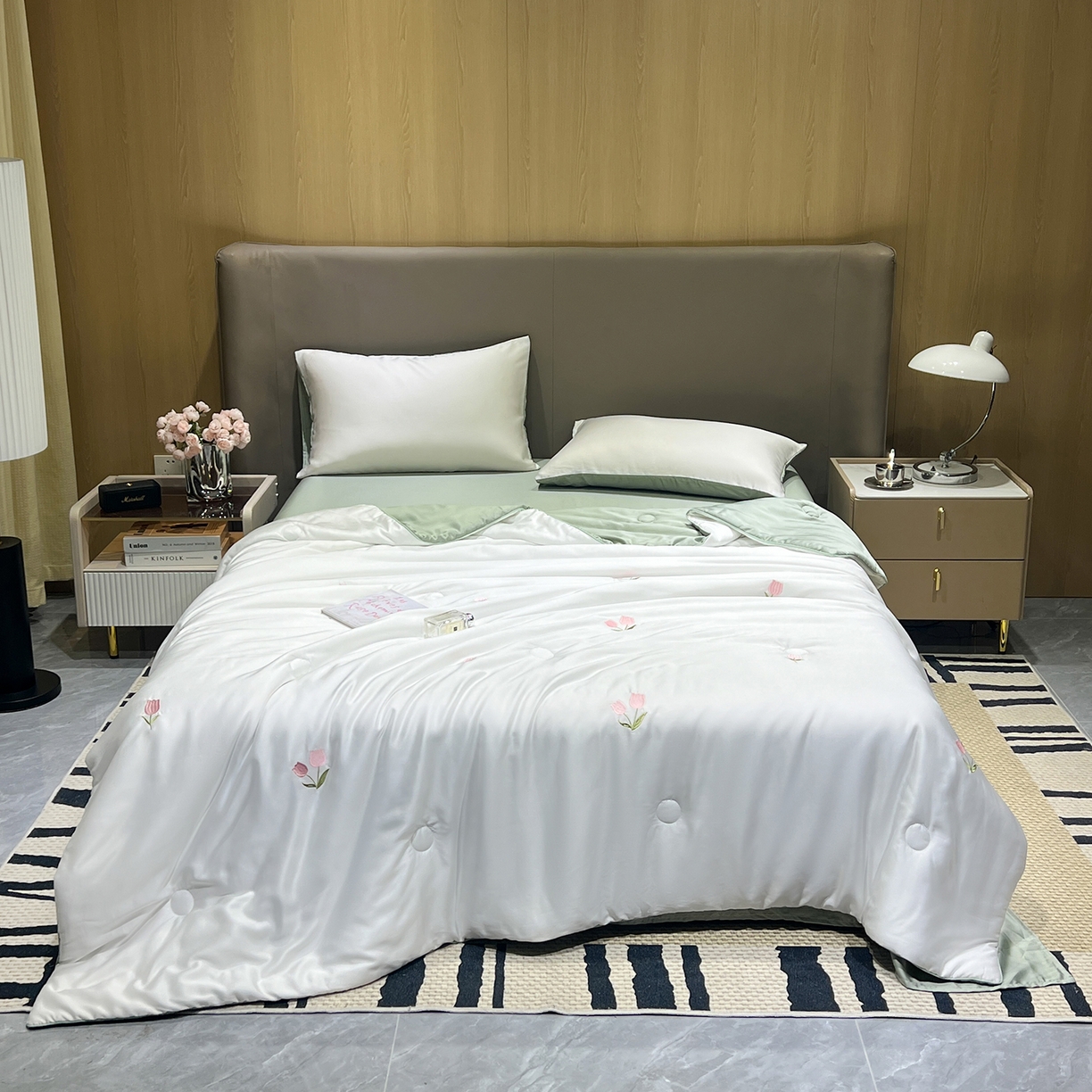 91家纺网 家纺一手货源 找家纺 晨曦家纺 2026新款水洗天丝真丝绣花夏被四件套夏凉被高档刺绣 奶白郁野