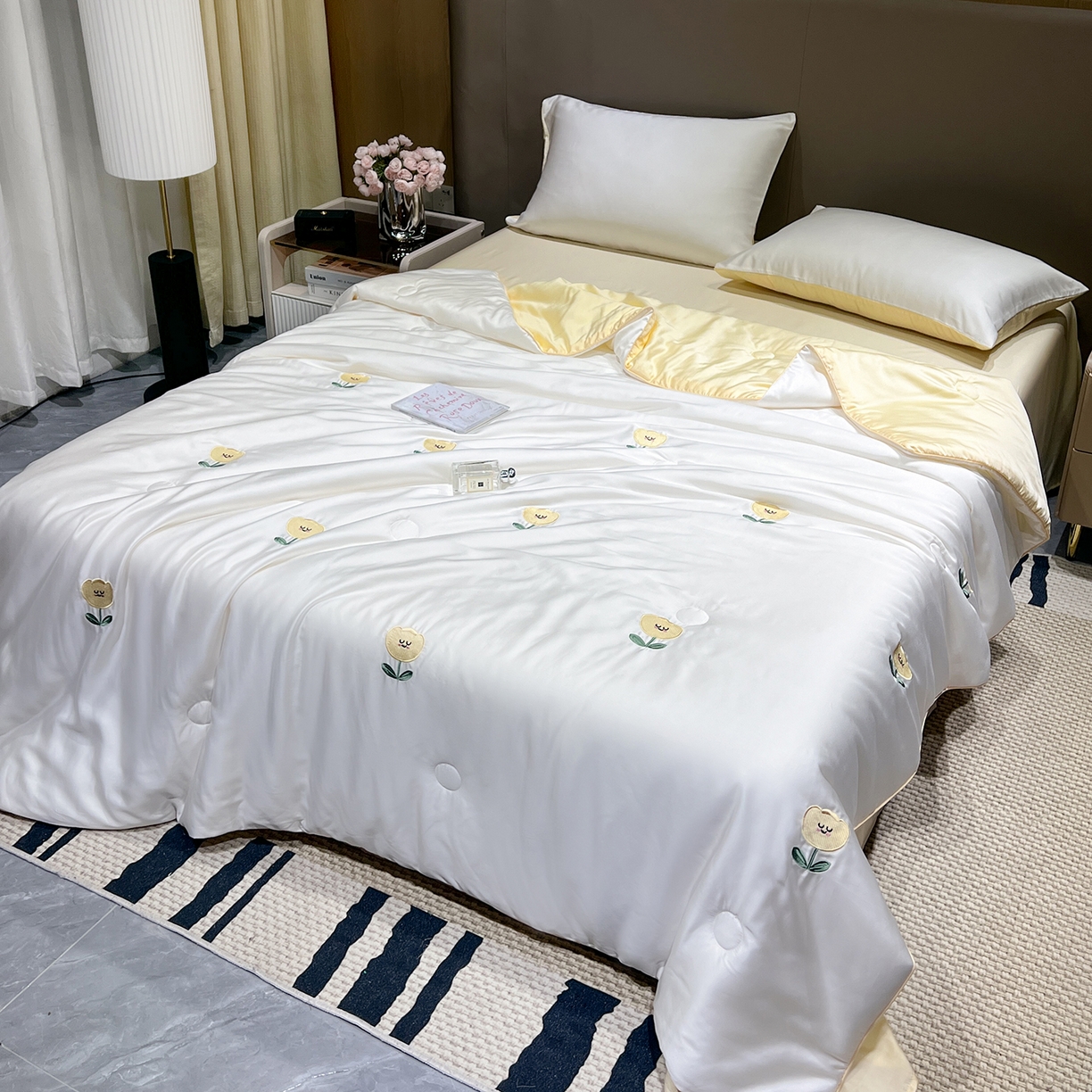 91家纺网 家纺一手货源 找家纺 晨曦家纺 2026新款水洗天丝真丝绣花夏被四件套夏凉被高档刺绣 笑脸郁金香