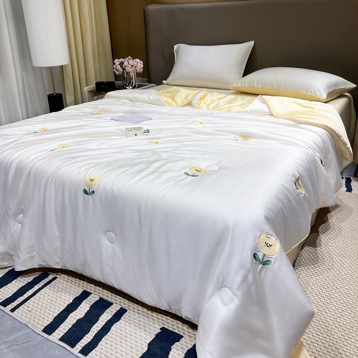 91家纺网 家纺一手货源 找家纺 晨曦家纺 2026新款水洗天丝真丝绣花夏被四件套夏凉被高档刺绣 笑脸郁金香