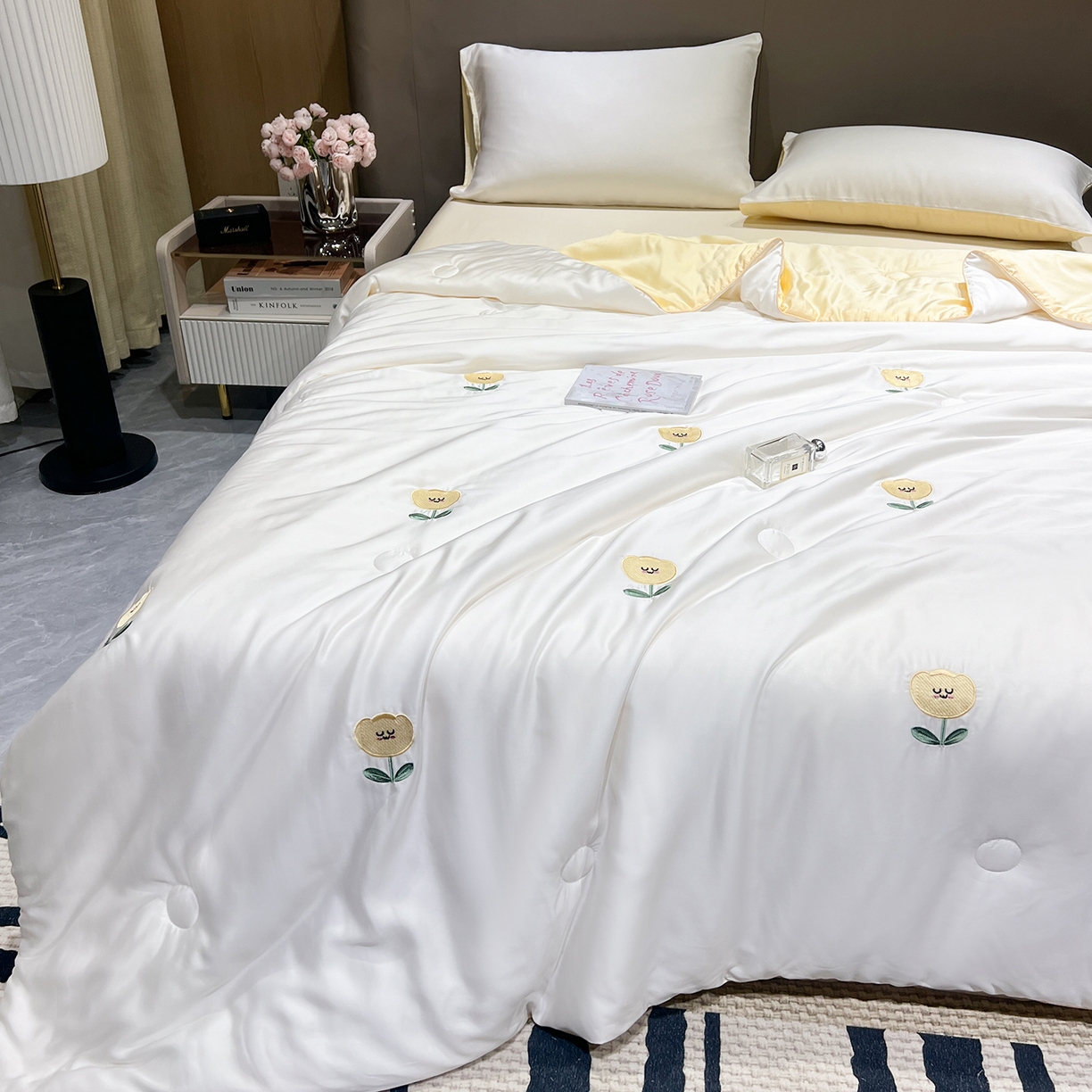 91家纺网 家纺一手货源 找家纺 晨曦家纺 2026新款水洗天丝真丝绣花夏被四件套夏凉被高档刺绣 笑脸郁金香