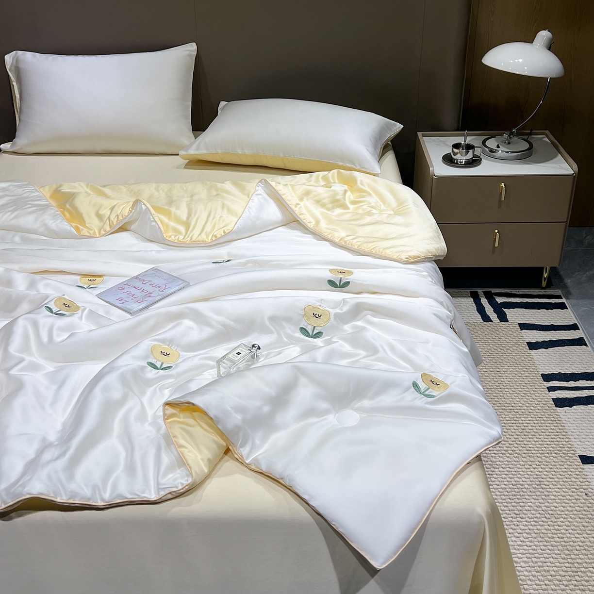 晨曦家纺 2026新款水洗天丝真丝绣花夏被四件套夏凉被高档刺绣 笑脸郁金香