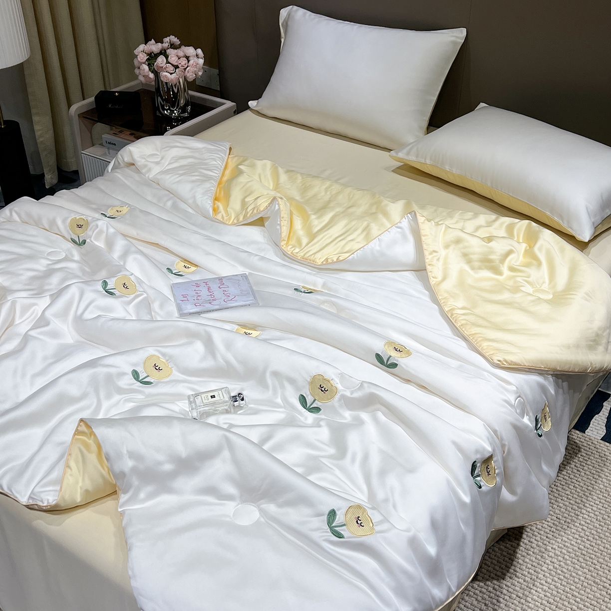 91家纺网 家纺一手货源 找家纺 晨曦家纺 2026新款水洗天丝真丝绣花夏被四件套夏凉被高档刺绣 笑脸郁金香