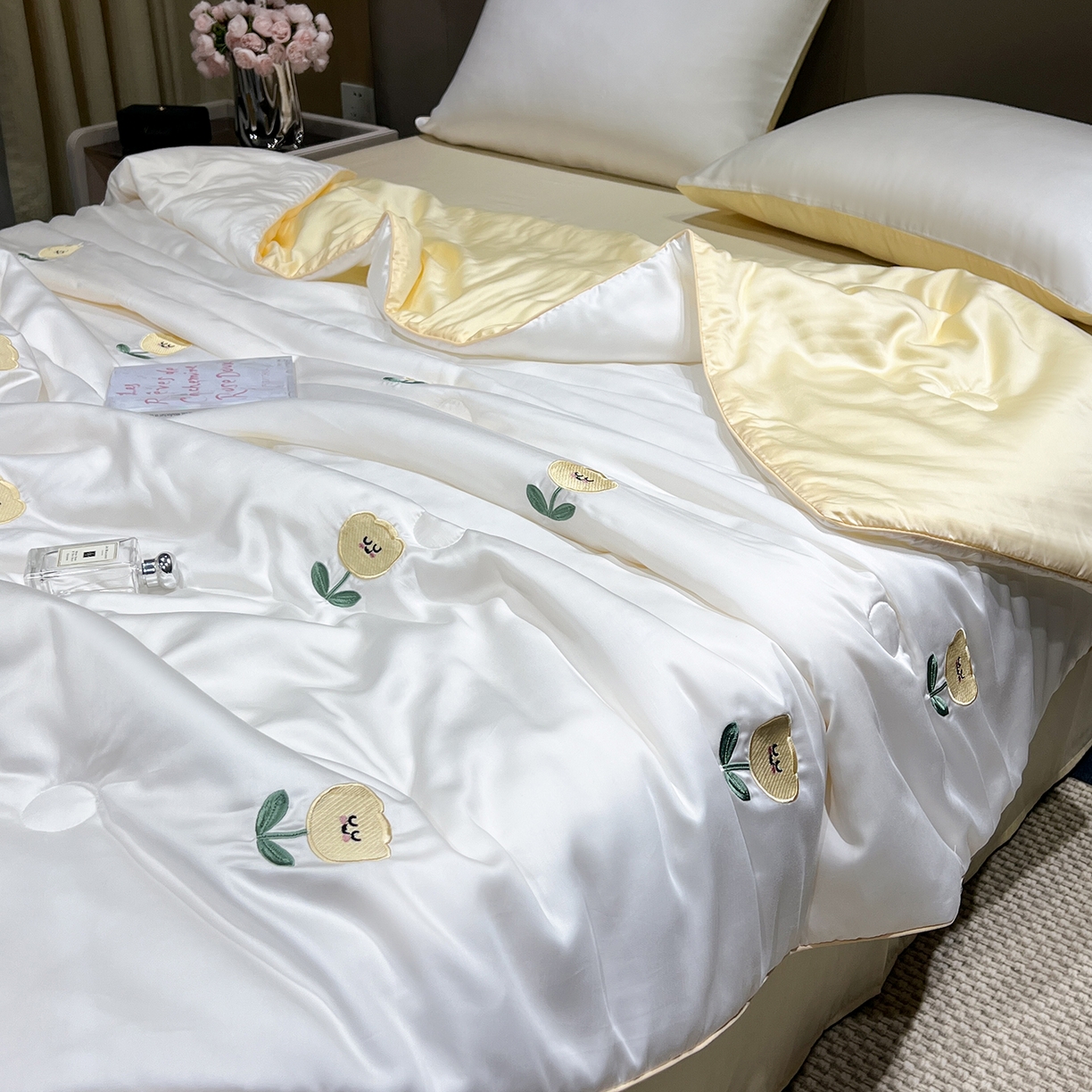 91家纺网 家纺一手货源 找家纺 晨曦家纺 2026新款水洗天丝真丝绣花夏被四件套夏凉被高档刺绣 笑脸郁金香