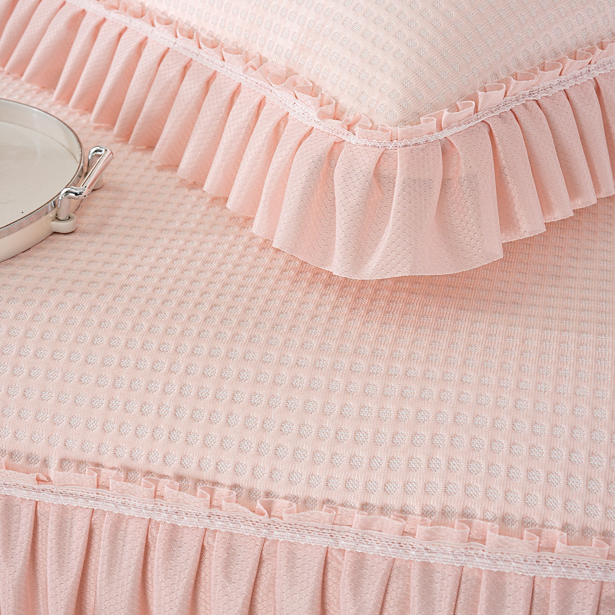 91家纺网 家纺一手货源 找家纺 悦织湾家纺 2026新款床裙款3D华夫格豆豆凉席三件套千鸟阁凉豆豆冰爽夏凉席子三件套 华夫格-粉玉