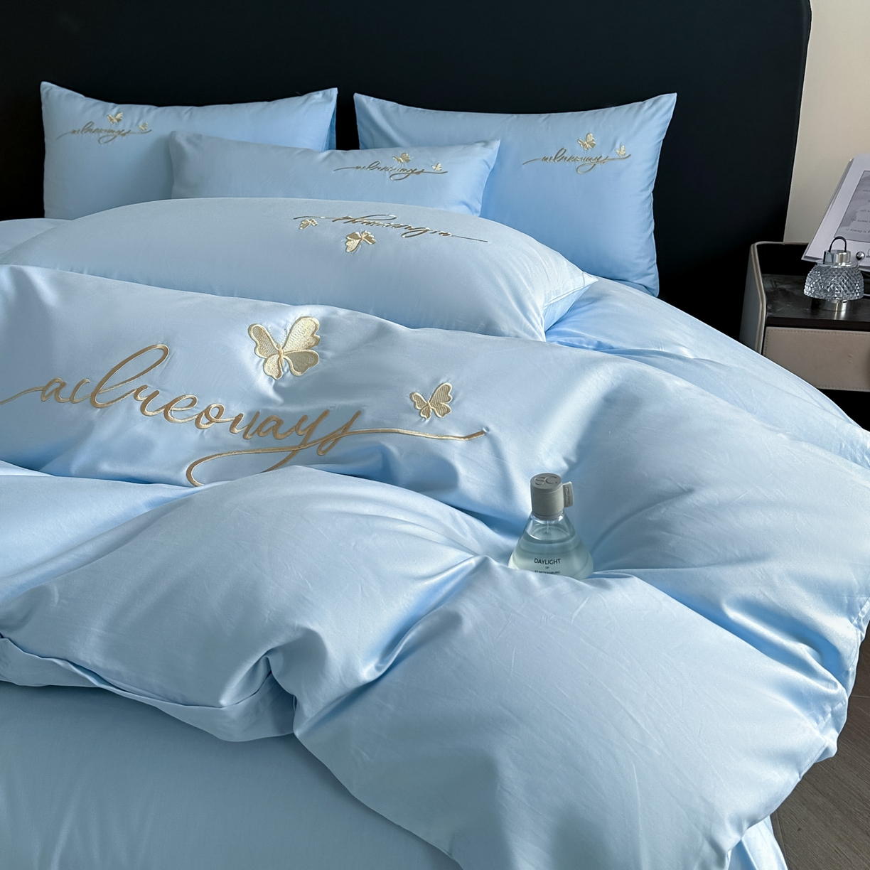 91家纺网 家纺一手货源 找家纺 湘雪家居 2026新款纯棉全棉长绒棉刺绣绣花高端礼盒四件套-蝶恋系列 舞蝶-天蓝