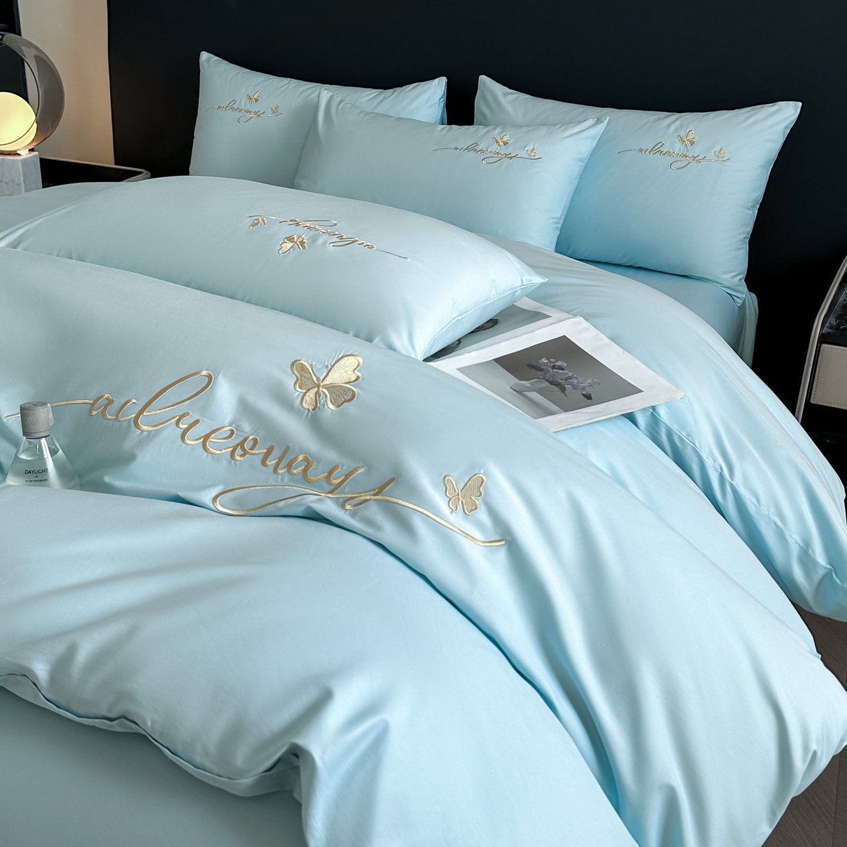 91家纺网 家纺一手货源 找家纺 湘雪家居 2026新款纯棉全棉长绒棉刺绣绣花高端礼盒四件套-蝶恋系列 舞蝶-天青