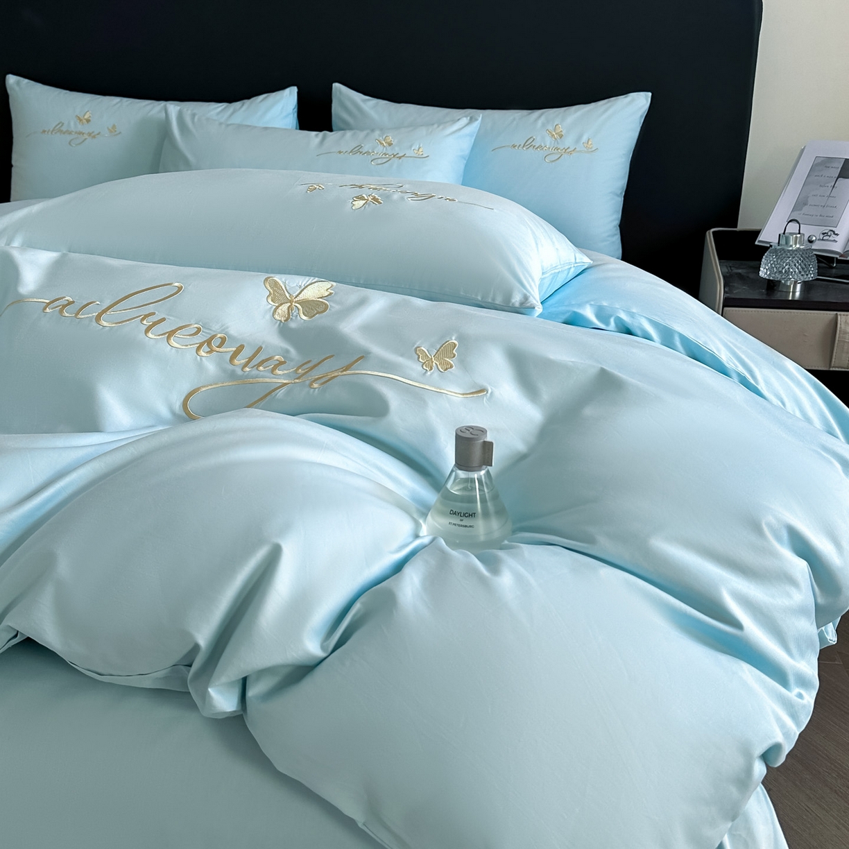 91家纺网 家纺一手货源 找家纺 湘雪家居 2026新款纯棉全棉长绒棉刺绣绣花高端礼盒四件套-蝶恋系列 舞蝶-天青