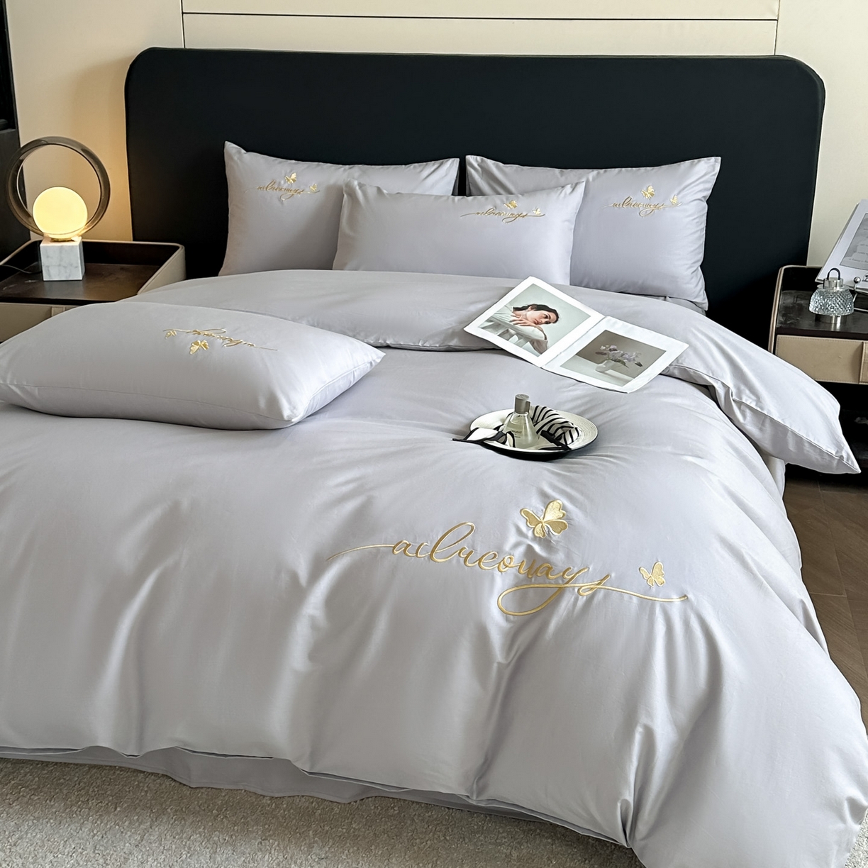 91家纺网 家纺一手货源 找家纺 湘雪家居 2026新款纯棉全棉长绒棉刺绣绣花高端礼盒四件套-蝶恋系列 舞蝶-淡灰