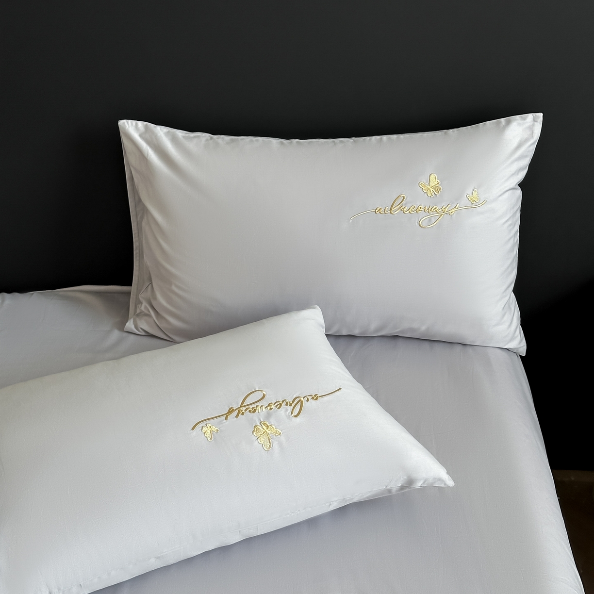 91家纺网 家纺一手货源 找家纺 湘雪家居 2026新款纯棉全棉长绒棉刺绣绣花高端礼盒四件套-蝶恋系列 舞蝶-淡灰