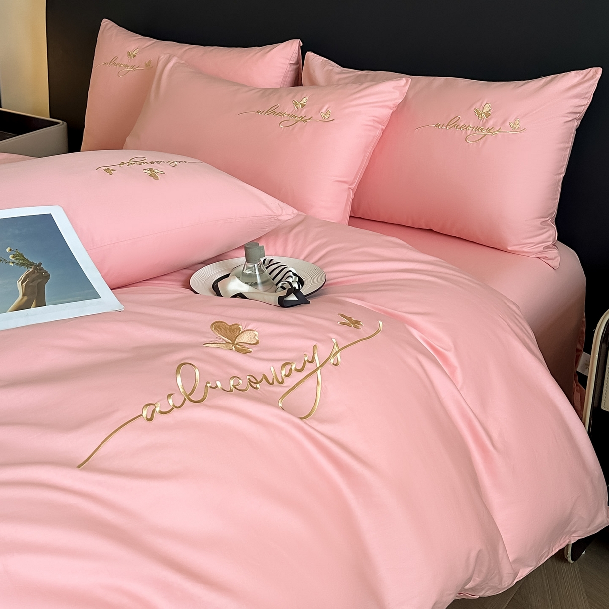 91家纺网 家纺一手货源 找家纺 湘雪家居 2026新款纯棉全棉长绒棉刺绣绣花高端礼盒四件套-蝶恋系列 舞蝶-玉粉