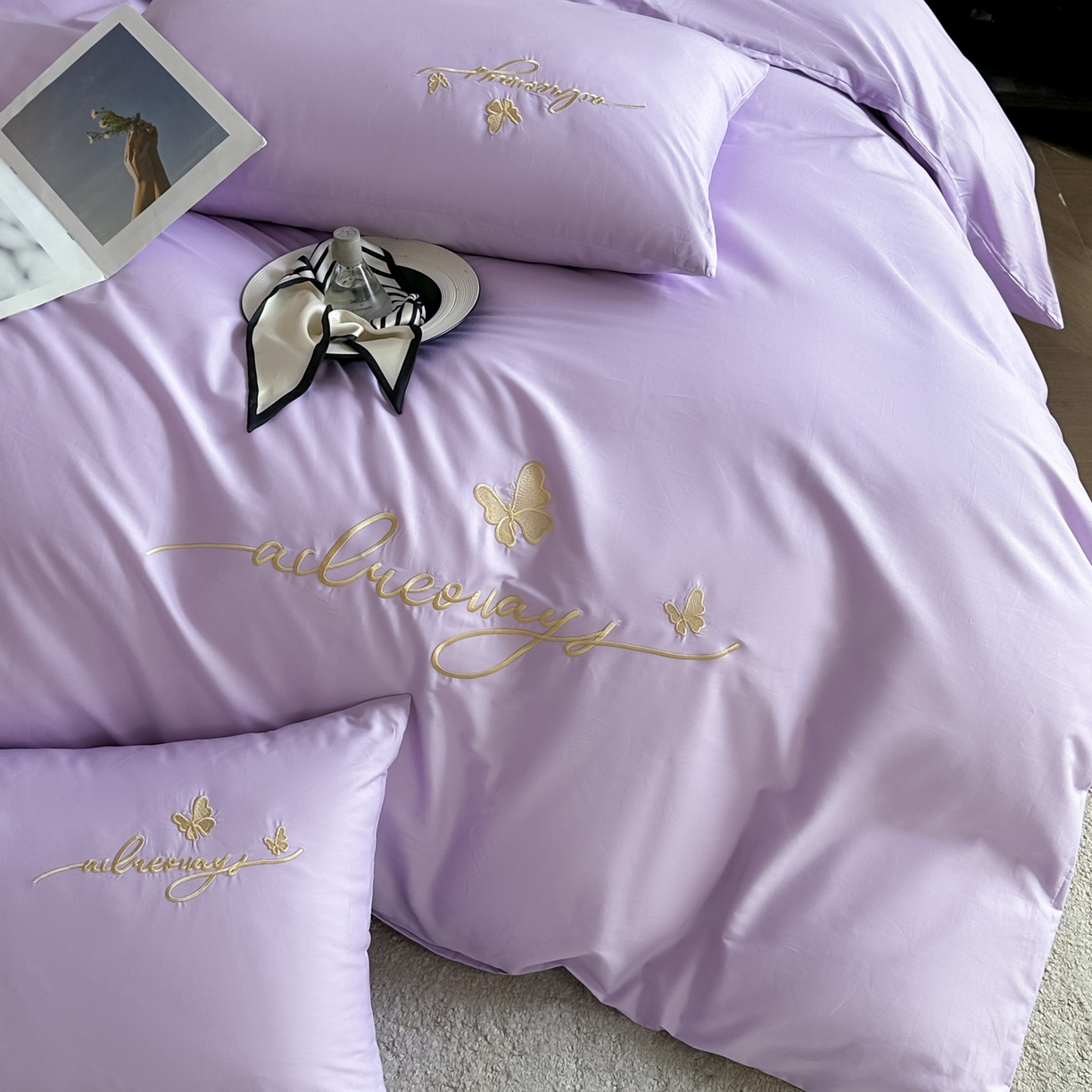 91家纺网 家纺一手货源 找家纺 湘雪家居 2026新款纯棉全棉长绒棉刺绣绣花高端礼盒四件套-蝶恋系列 舞蝶-淡紫