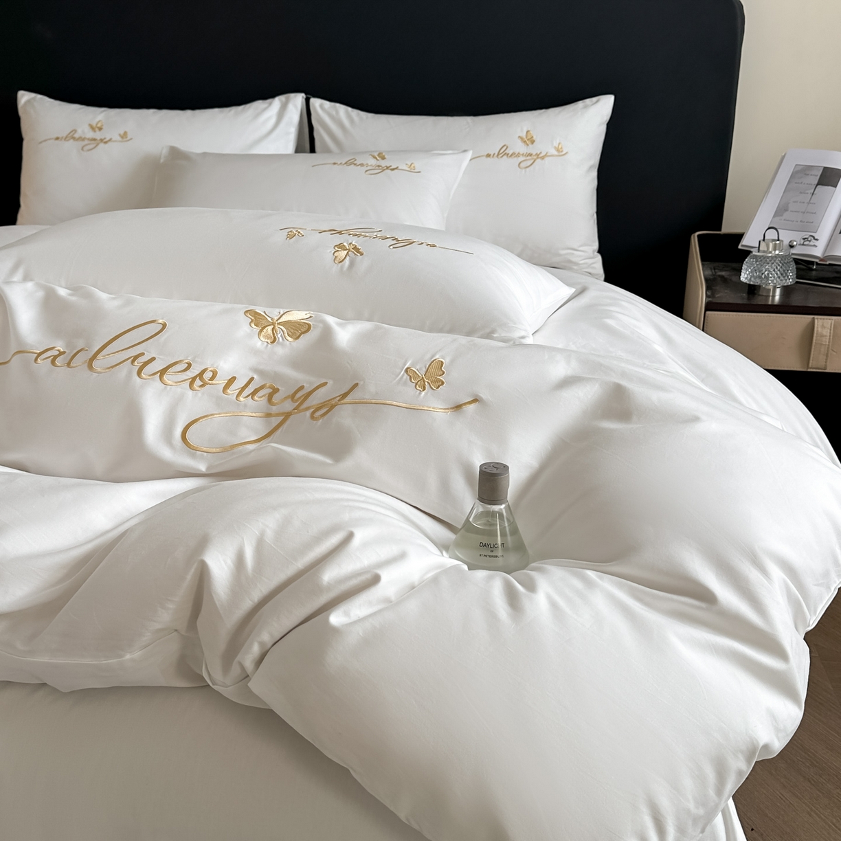 91家纺网 家纺一手货源 找家纺 湘雪家居 2026新款纯棉全棉长绒棉刺绣绣花高端礼盒四件套-蝶恋系列 舞蝶-玉白