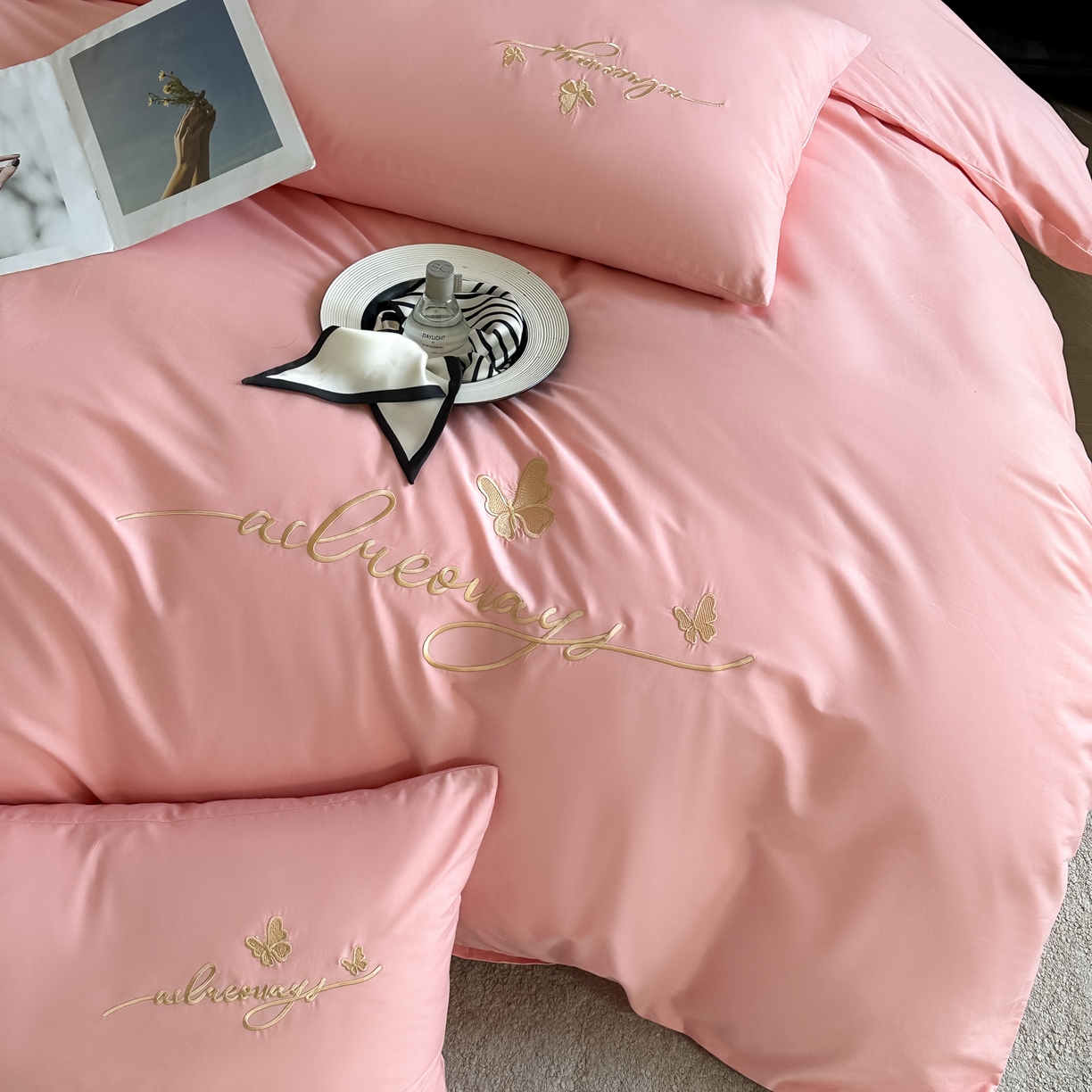 91家纺网 家纺一手货源 找家纺 湘雪家居 2026新款纯棉全棉长绒棉刺绣绣花高端礼盒四件套-蝶恋系列 舞蝶-玉粉