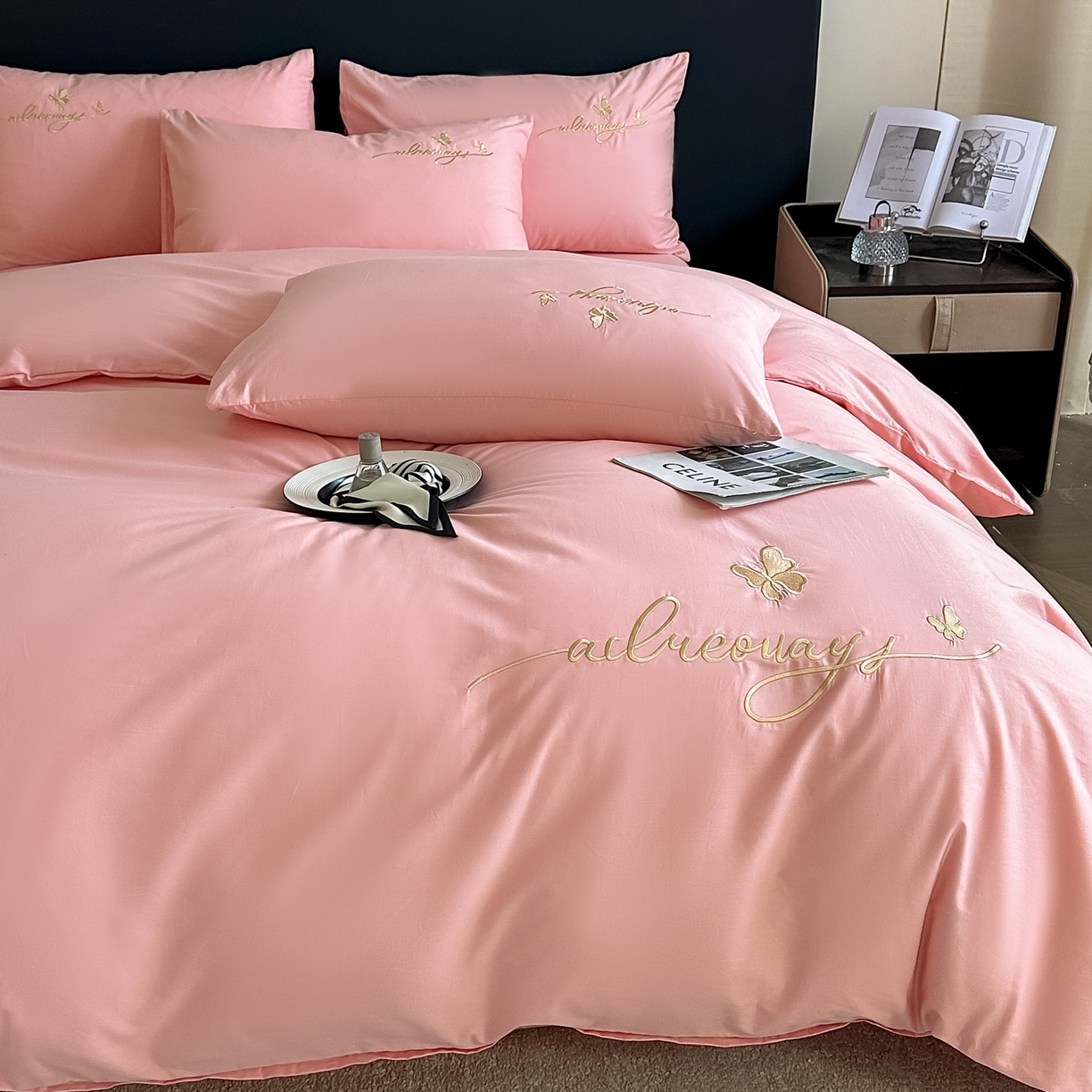 91家纺网 家纺一手货源 找家纺 湘雪家居 2026新款纯棉全棉长绒棉刺绣绣花高端礼盒四件套-蝶恋系列 舞蝶-玉粉