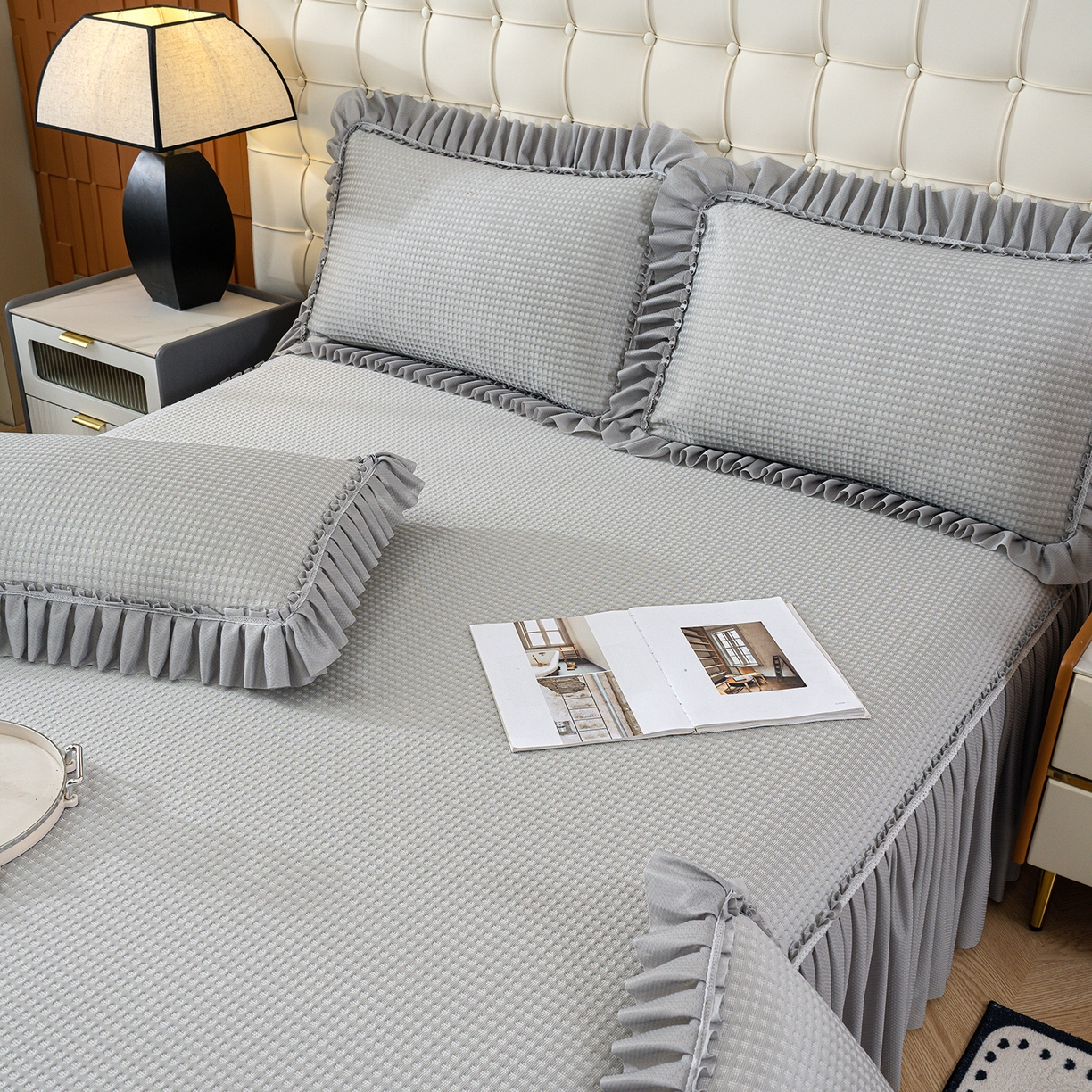 91家纺网 家纺一手货源 找家纺 悦织湾家纺 2026新款床裙款3D华夫格豆豆凉席三件套千鸟阁凉豆豆冰爽夏凉席子三件套 华夫格-浅灰