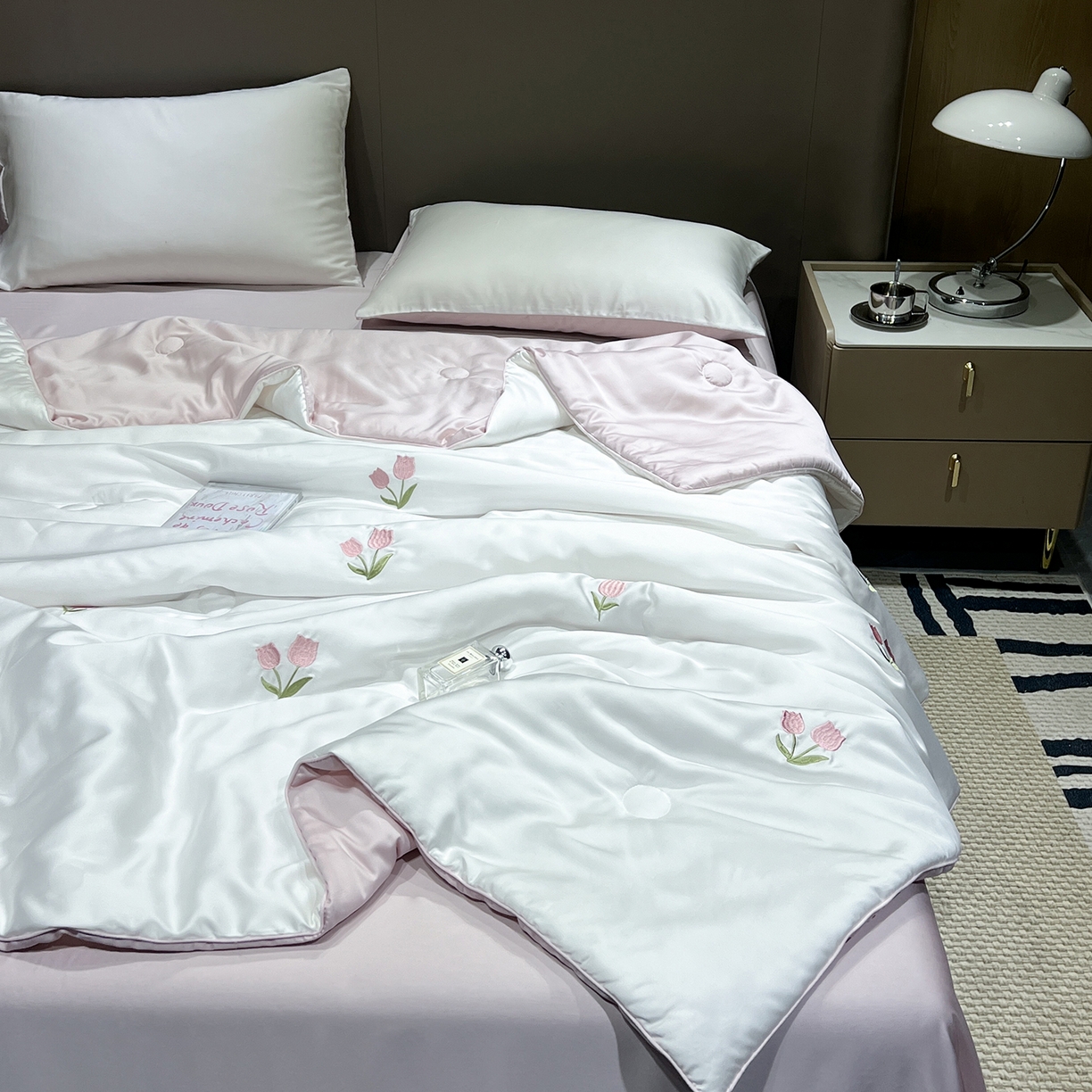 91家纺网 家纺一手货源 找家纺 （总）晨曦家纺 2026新款水洗天丝真丝绣花夏被四件套夏凉被高档刺绣