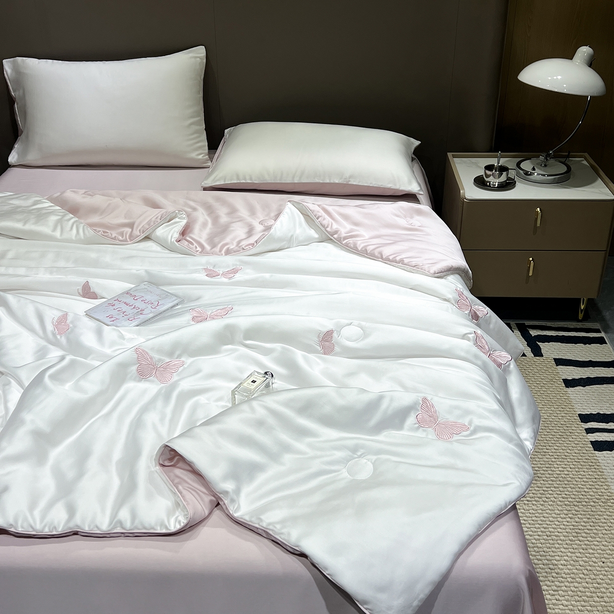 91家纺网 家纺一手货源 找家纺 （总）晨曦家纺 2026新款水洗天丝真丝绣花夏被四件套夏凉被高档刺绣