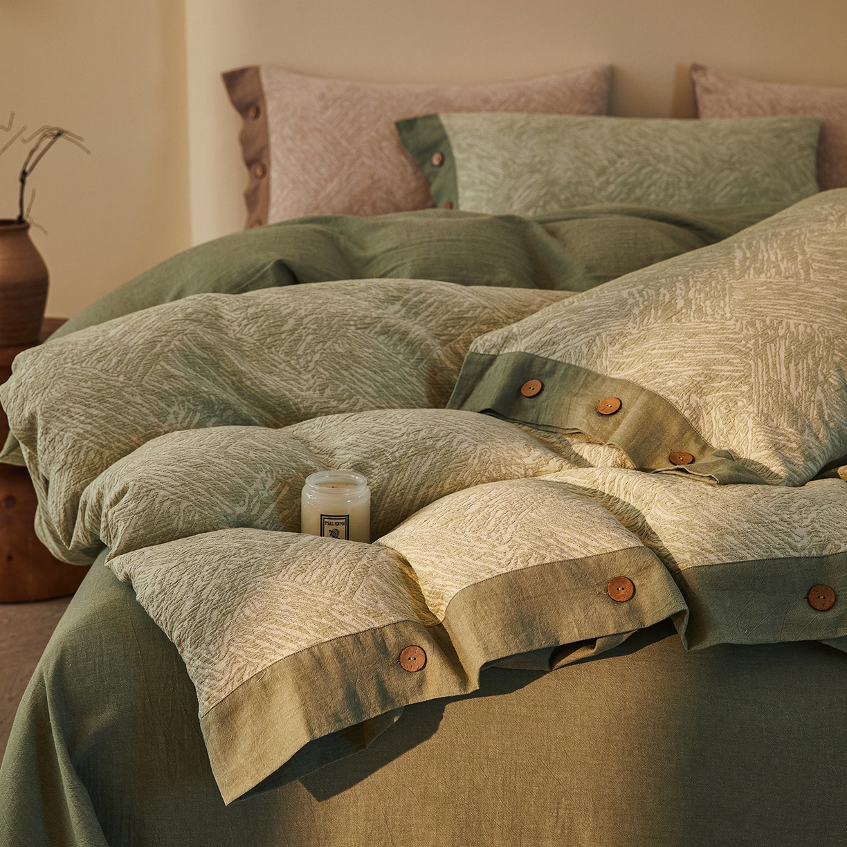 91家纺网 家纺一手货源 找家纺 （总）仰望棉麻双层纱供应链 2026新款迷雾之城一花三色全棉色织提花双层纱纽扣款四件套