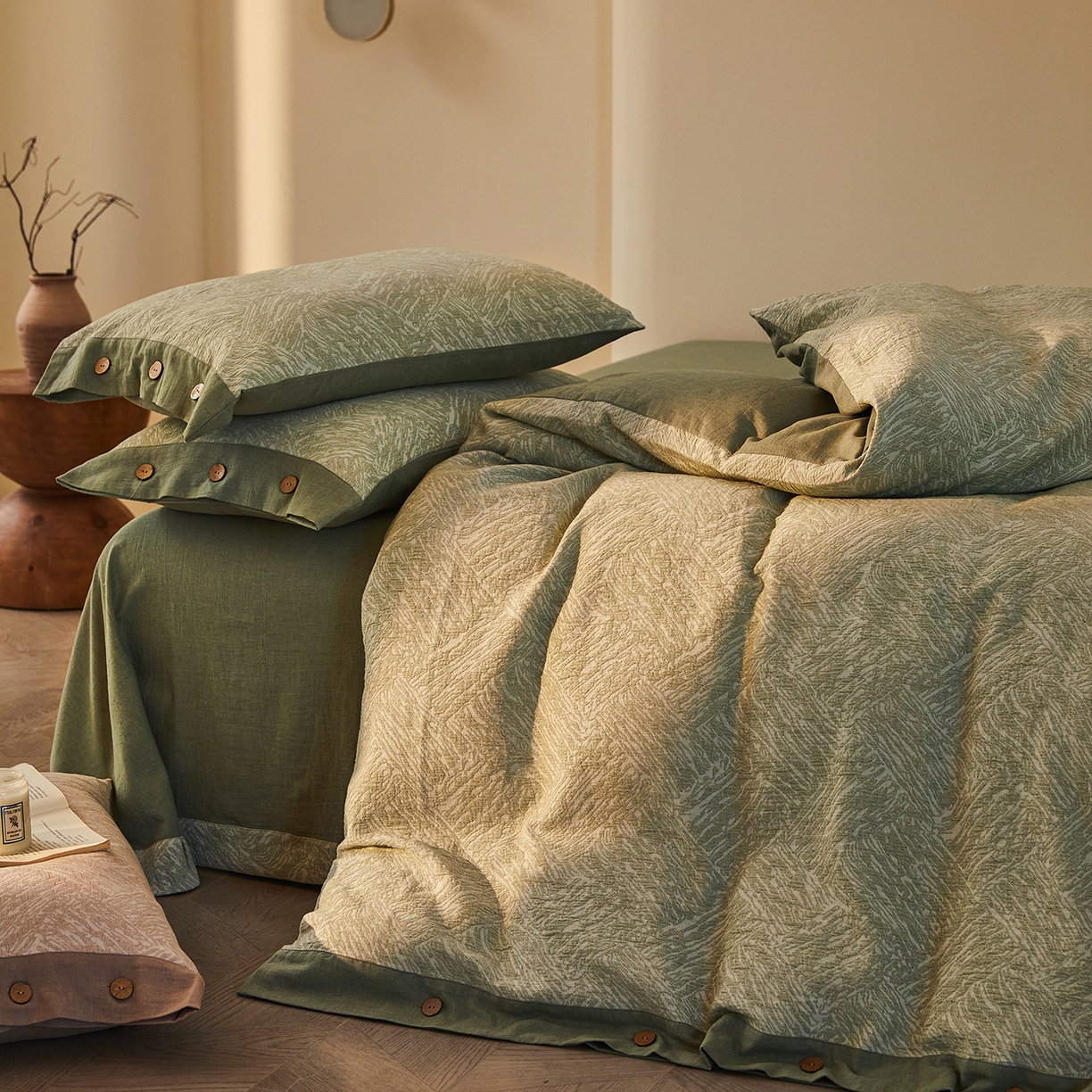 91家纺网 家纺一手货源 找家纺 （总）仰望棉麻双层纱供应链 2026新款迷雾之城一花三色全棉色织提花双层纱纽扣款四件套