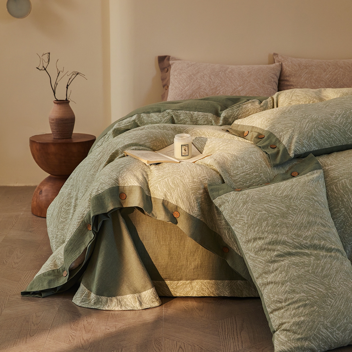 91家纺网 家纺一手货源 找家纺 （总）仰望棉麻双层纱供应链 2026新款迷雾之城一花三色全棉色织提花双层纱纽扣款四件套