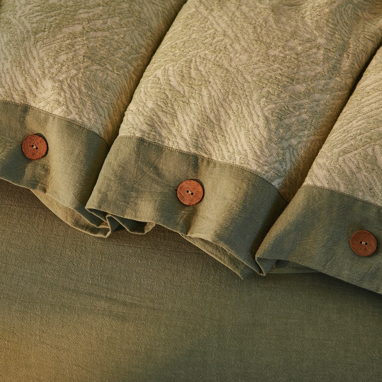 91家纺网 家纺一手货源 找家纺 （总）仰望棉麻双层纱供应链 2026新款迷雾之城一花三色全棉色织提花双层纱纽扣款四件套