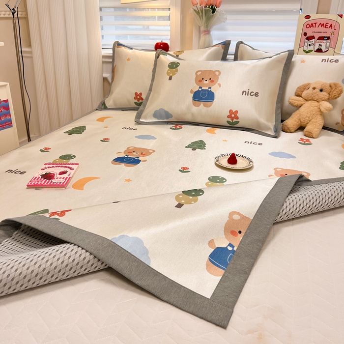 91家纺网 家纺一手货源 找家纺 懒猫家纺 2026新款600D数码印花冰丝凉席系列 森林小熊