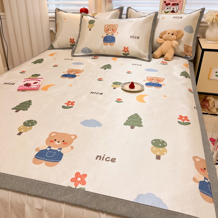 91家纺网 家纺一手货源 找家纺 懒猫家纺 2026新款600D数码印花冰丝凉席系列 森林小熊