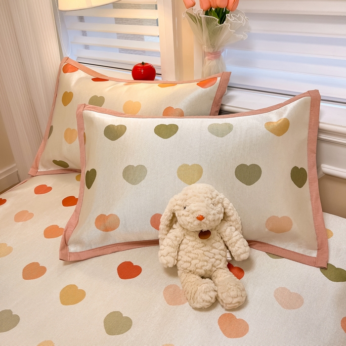 91家纺网 家纺一手货源 找家纺 懒猫家纺 2026新款600D数码印花冰丝凉席系列 甜甜爱心