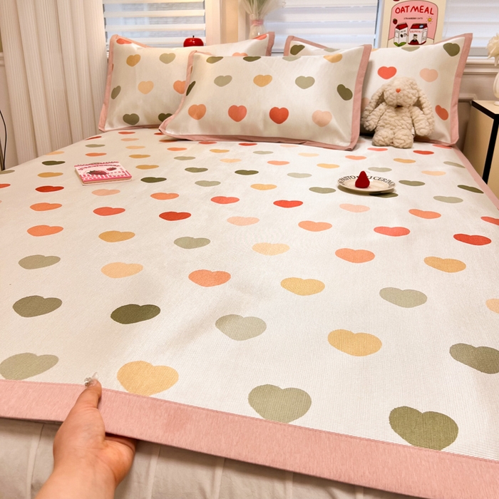 91家纺网 家纺一手货源 找家纺 懒猫家纺 2026新款600D数码印花冰丝凉席系列 甜甜爱心