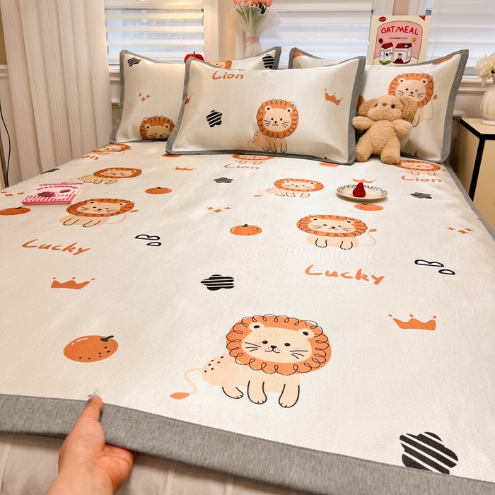 91家纺网 家纺一手货源 找家纺 懒猫家纺 2026新款600D数码印花冰丝凉席系列 狮子乐园