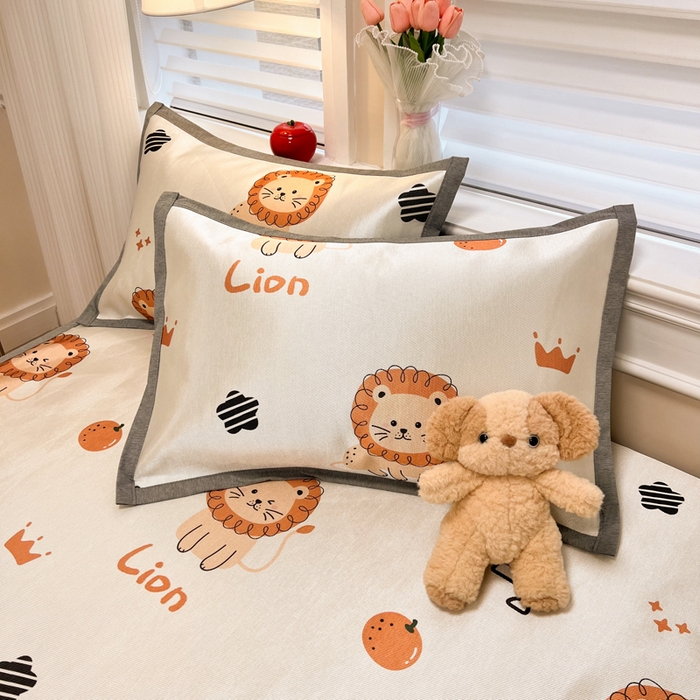 91家纺网 家纺一手货源 找家纺 懒猫家纺 2026新款600D数码印花冰丝凉席系列 狮子乐园