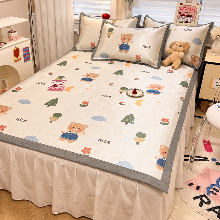 91家纺网 家纺一手货源 找家纺 懒猫家纺 2026新款600D数码印花冰丝凉席系列 森林小熊