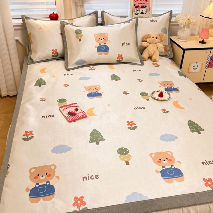 91家纺网 家纺一手货源 找家纺 懒猫家纺 2026新款600D数码印花冰丝凉席系列 森林小熊