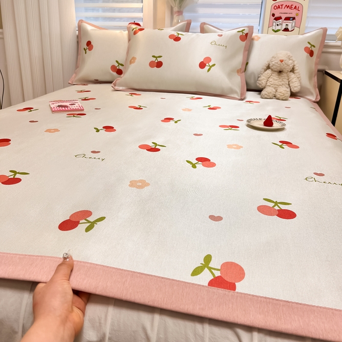 91家纺网 家纺一手货源 找家纺 懒猫家纺 2026新款600D数码印花冰丝凉席系列 小樱桃