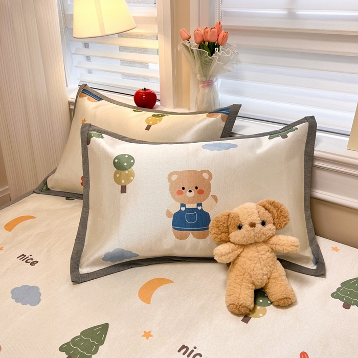 91家纺网 家纺一手货源 找家纺 懒猫家纺 2026新款600D数码印花冰丝凉席系列 森林小熊